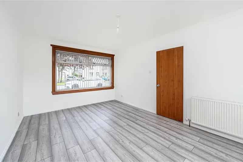 3 Bed End Terraced House with 1 Reception Room and Driveway