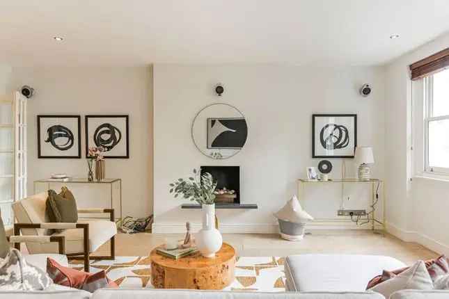 3 Bedroom Maisonette for Sale in Cornwall Gardens South Kensington