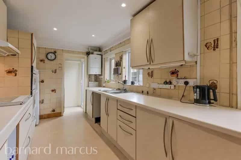 Spacious Southfields Family Home Near Transport Links