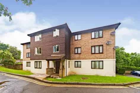 Ground Floor Studio Apartment Near Purley Town Centre and Station