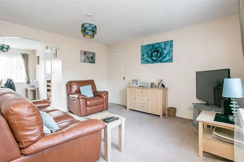 3 Bed Semi Detached House with 2 Reception Rooms and Gardens