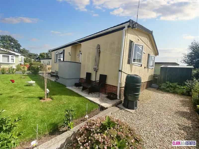 2 Bedroom Park Home for Sale