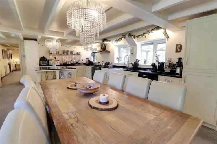 6 Bedroom Detached House for Sale