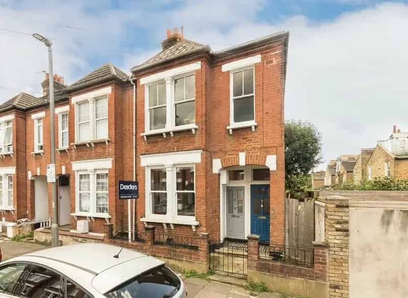 2 Double Bedroom Ground Floor Apartment with South-Facing Garden