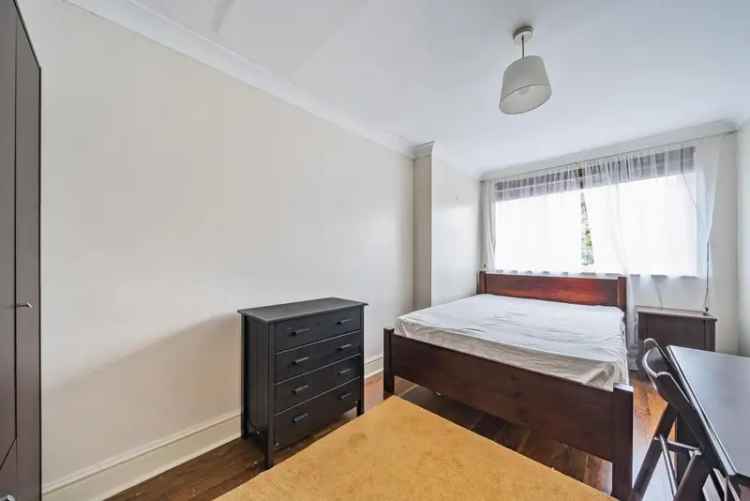 One Bed Property Near Clock House Station