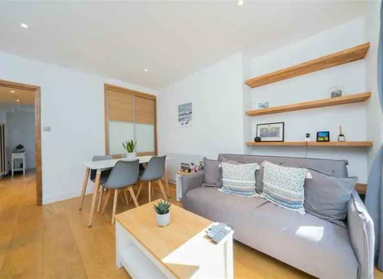 One Double Bedroom Garden Flat near Royal Oak Bayswater