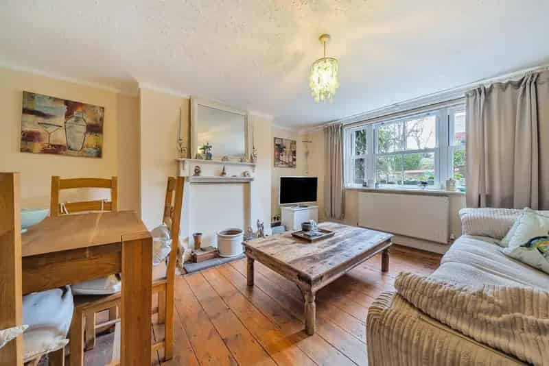 One Bedroom Maisonette Near Ponds High Street Private Garden