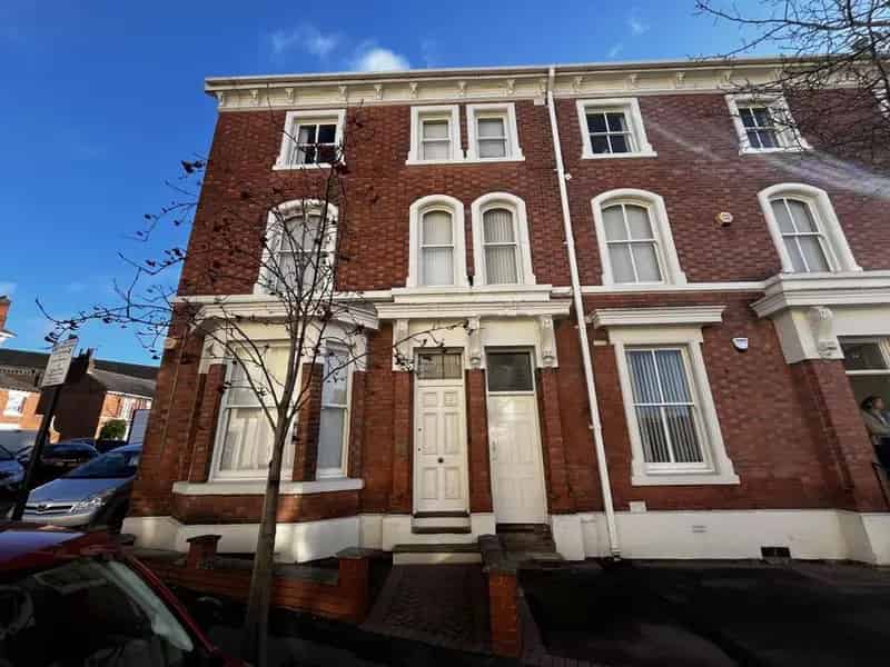 Georgian Office Building with Residential Conversion Potential