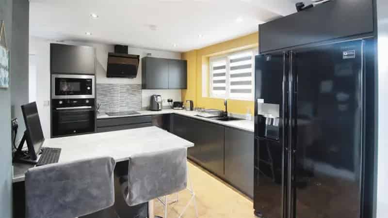 4 Bedroom Semi Detached House to Rent