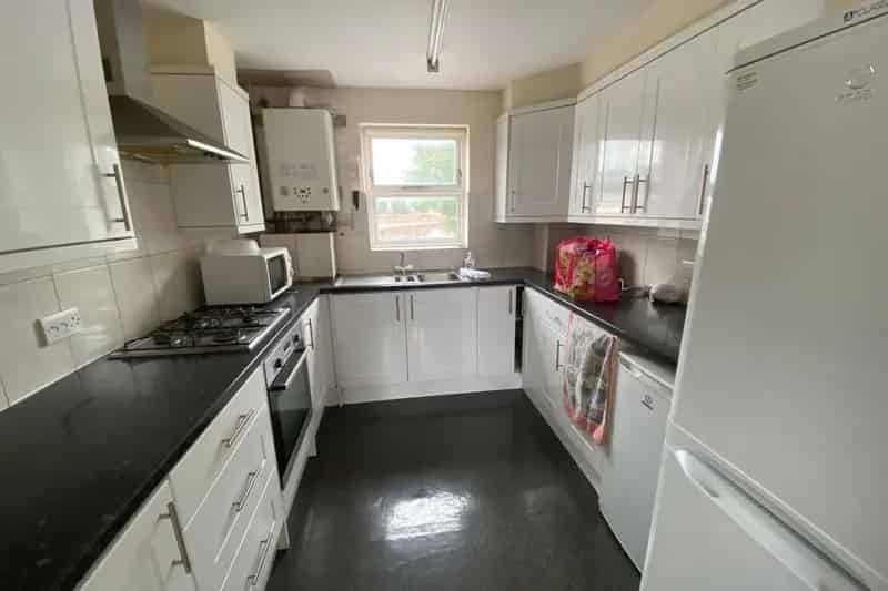 Five Bedroom Furnished House With Garden and Parking Zero Deposit Guarantee