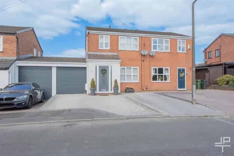 3 Bedroom Semi Detached House For Sale Westhoughton