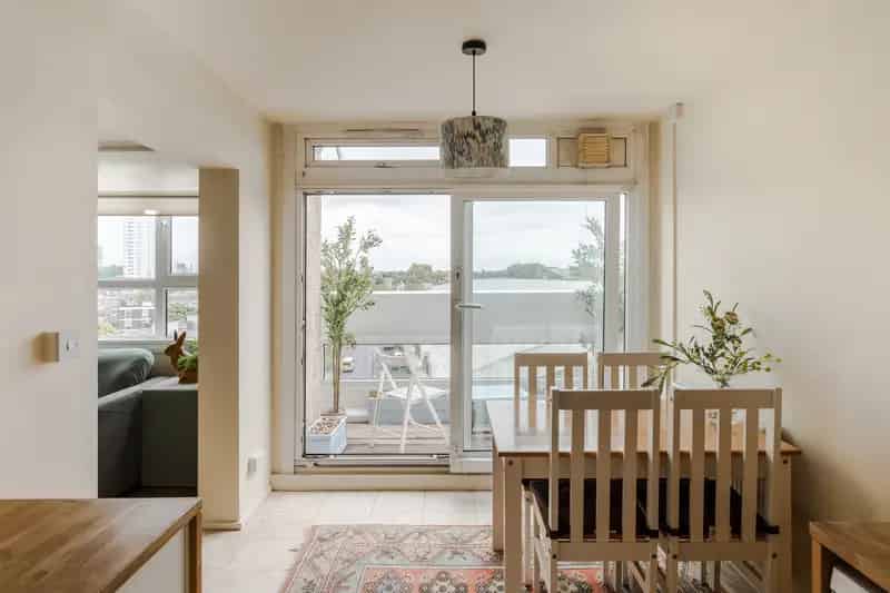 Two-Bedroom Modernist Apartment in Lambeth London