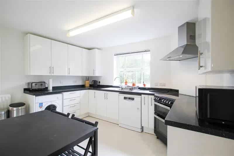4 Bedroom Detached House to Rent South City