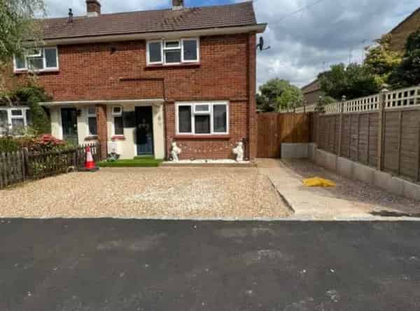 Spacious 2-Bedroom House with Driveway and Large Garden