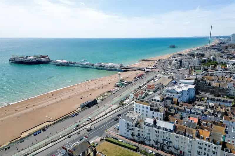 2 Bedroom Seafront Apartment Brighton