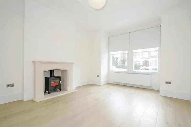 House near Streatham Common with Great Transport Links