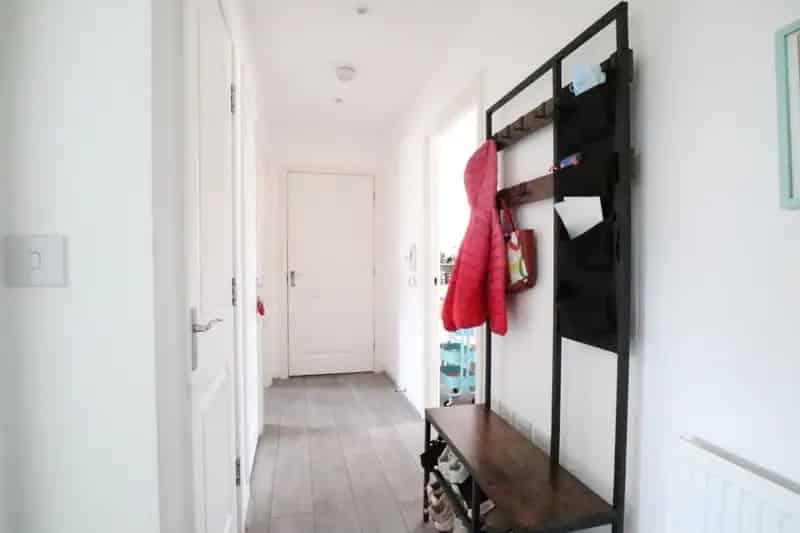 2 Bedroom Flat to Let in Erickson Gardens Bromley