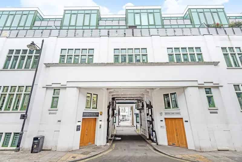 Spacious 2 Bedroom Apartment with Balcony and Open Plan Living