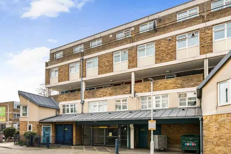 Three Double Bedroom Apartment Stockwell Investment Opportunity