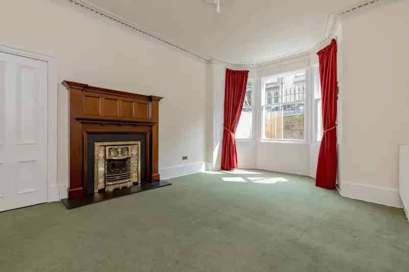 1 Bedroom Flat for Sale in Edinburgh