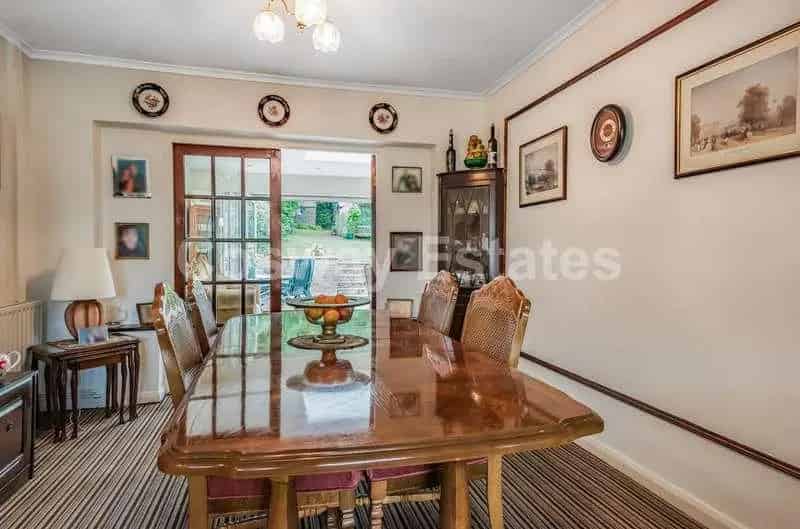 4 Bedroom House for Sale near Mill Hill Broadway