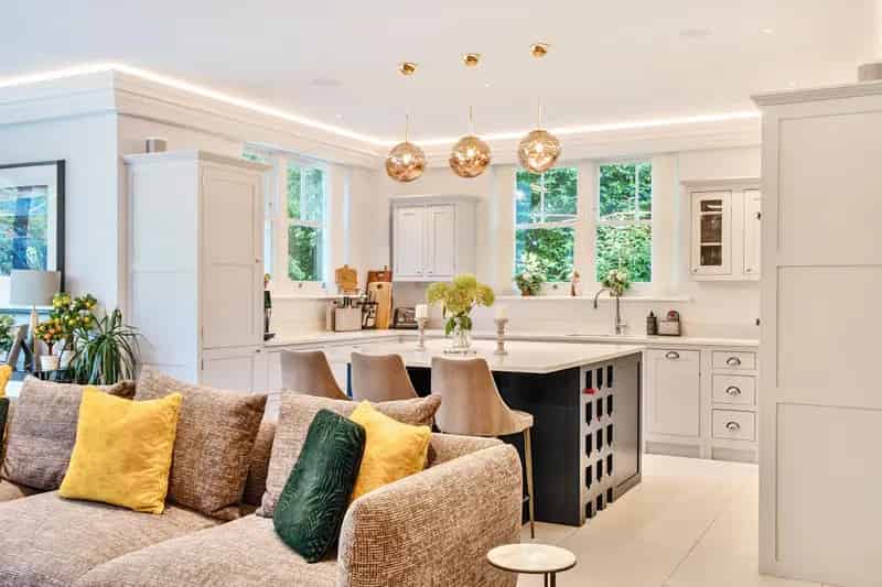 Detached House for sale with 7 bedrooms, The Chase, Kingswood