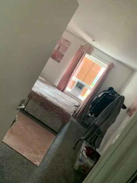 Flat For Rent in Sheffield, England