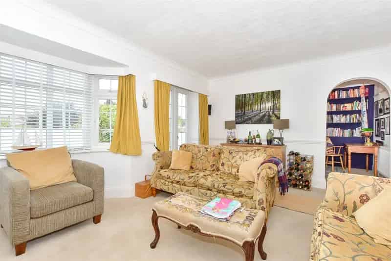 4 Bedroom Detached House for Sale on Private Sea Estate