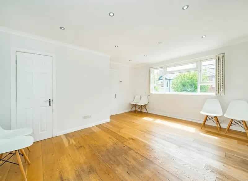 3 Bedroom Flat South Wimbledon Near Tube Station