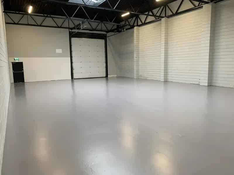 High-Quality Industrial Warehouse Unit with Excellent Visibility