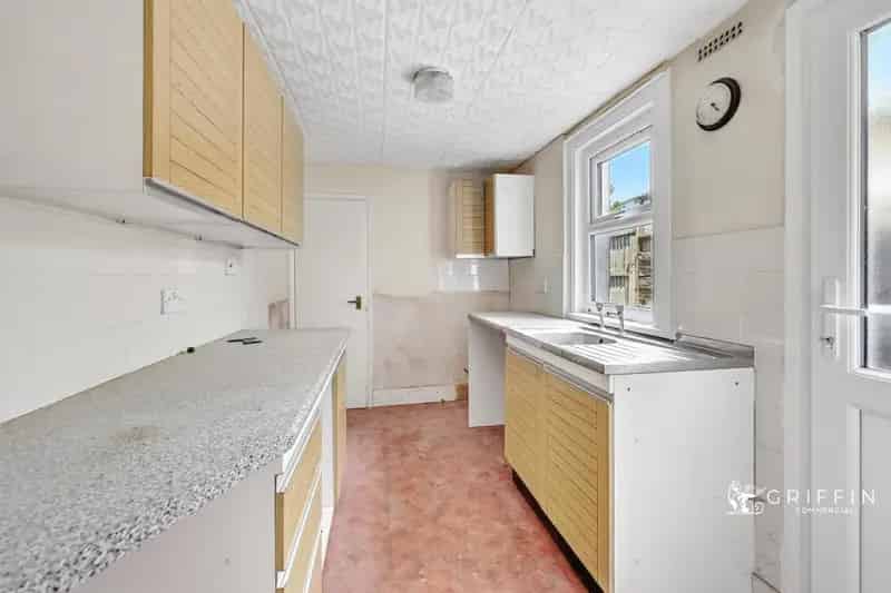 2 Bed House For Sale Grays Needs Modernisation No Onward Chain