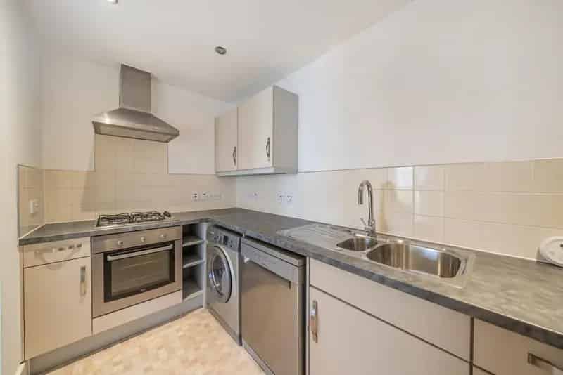 Spacious 5th Floor Apartment near Westminster