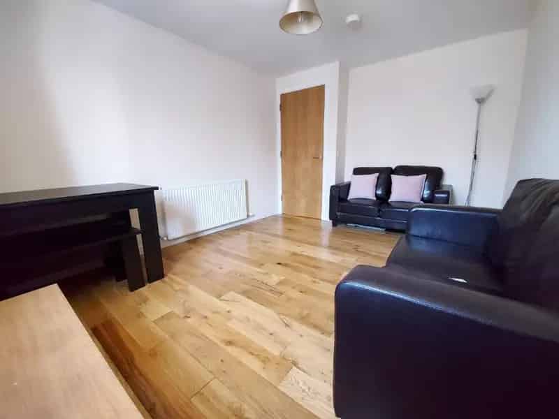2 Bedroom Flat to Rent Near Union Square
