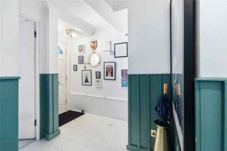 3 Bedroom Maisonette London 832 sq ft South Facing Garden