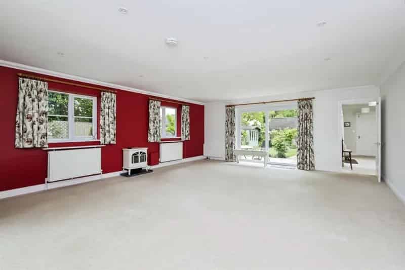 Spacious 3-Bedroom Detached Bungalow in Hampden Park