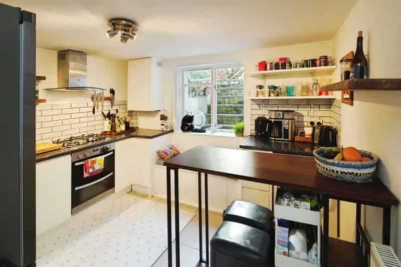Three Bedroom Apartment with Large Garden near Brighton Station