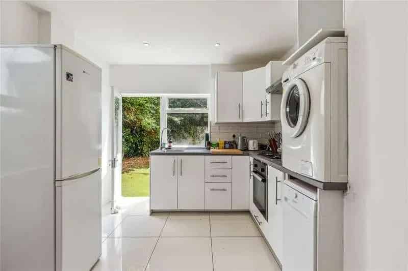 3 Bed House for Sale High Ceilings Wooden Floors South Facing Patio
