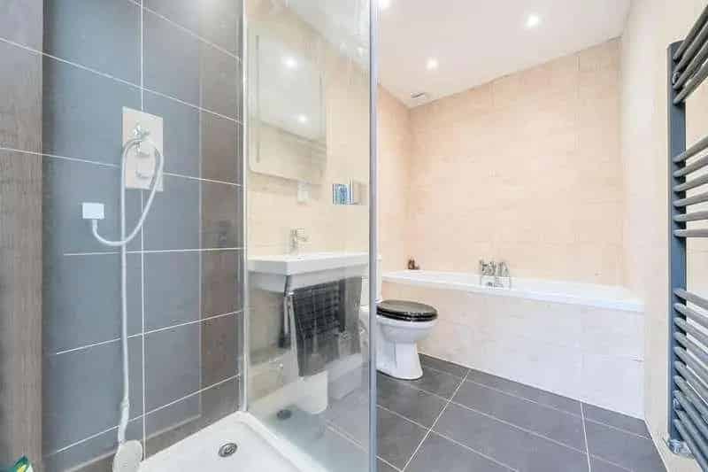 2 Bed Flat for Sale Near Town Centre