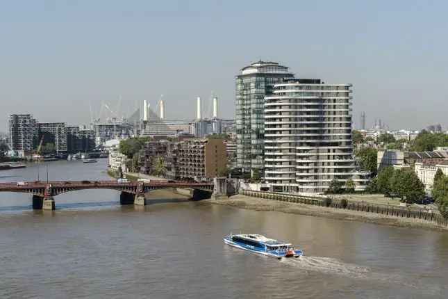 Luxury 2-Bed Apartment with River Thames Views