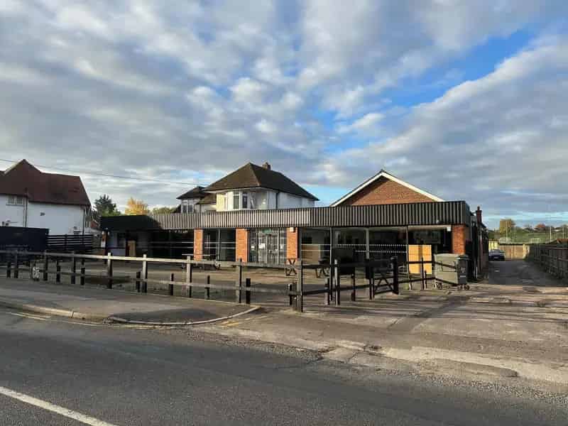 Motorcycle Showroom and Workshop To Let Maidenhead 6783 sq ft