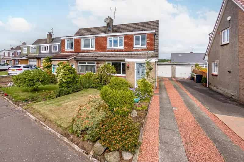 3 Bedroom Semi-Detached House for Sale in Bearsden