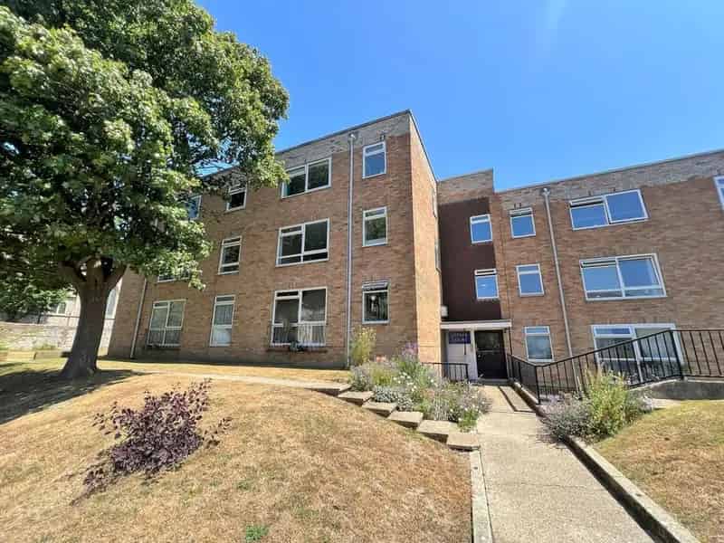 Studio Apartment for Sale with Sea Views and Private Garage