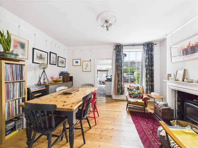4 Bedroom Semi-Detached House for Sale Near Gloucester City Centre