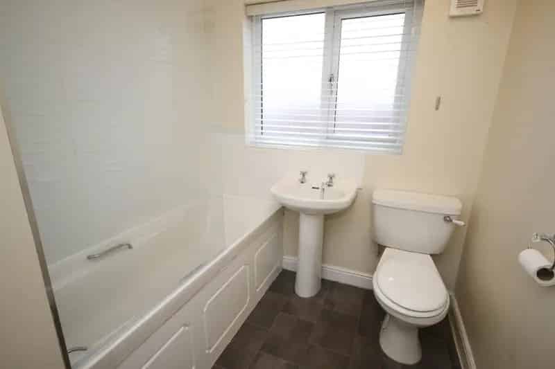 2 bed house for sale