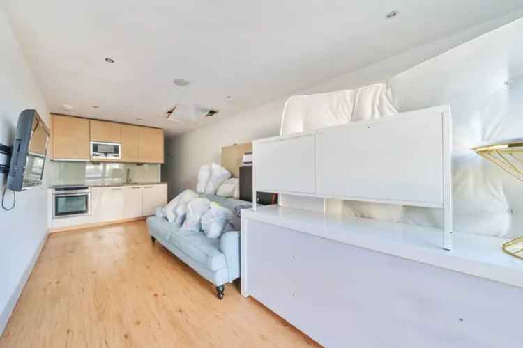Fulham Apartment Near Imperial Wharf Station