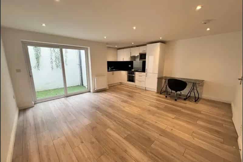 Flat For Rent , London, England