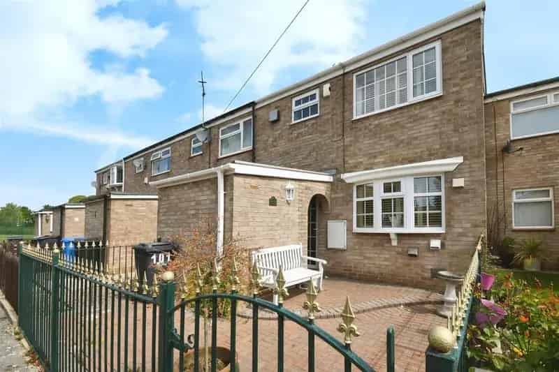 3 Bedroom Terraced House For Sale No Onward Chain