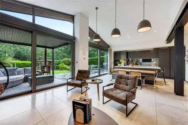 Impressive 5-Bedroom Family Home in Pownall Park