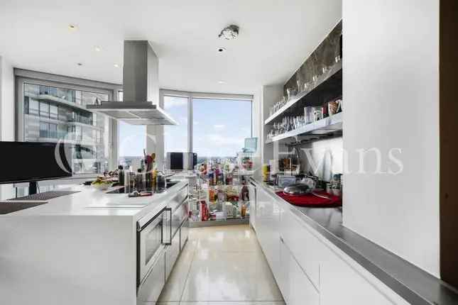 Flat for sale in Fairmont Avenue, Canary Wharf, London E14