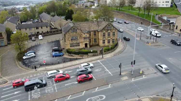 1643 Grade II Listed Office Building 1977 sq ft